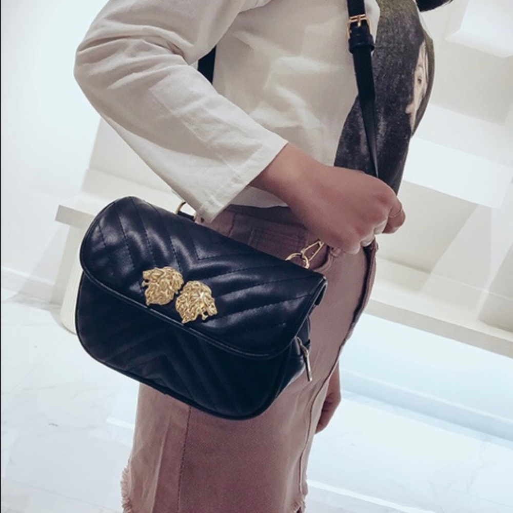 Crossbody belt bag with lionhead